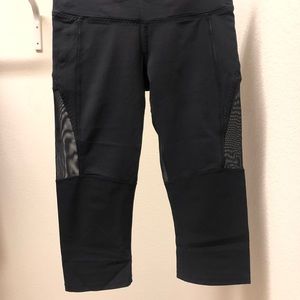 lululemon athletica black mesh knee capri legging